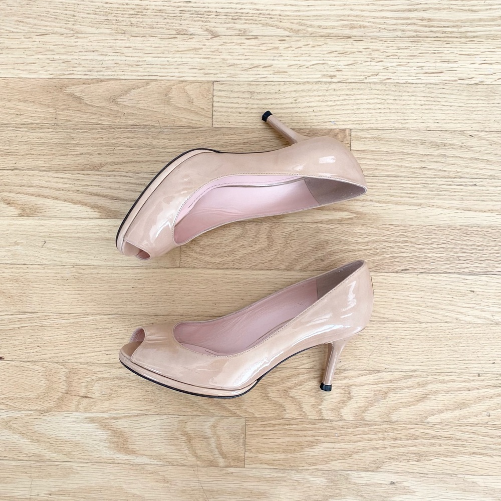 Stuart Weitzman patent leather nude heels size 8